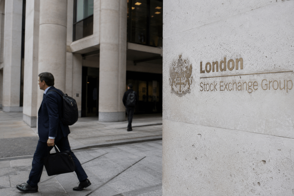 FTSE 100 forecast ahead of IAG, LSEG, NatWest, Lloyds earnings and BoE decision