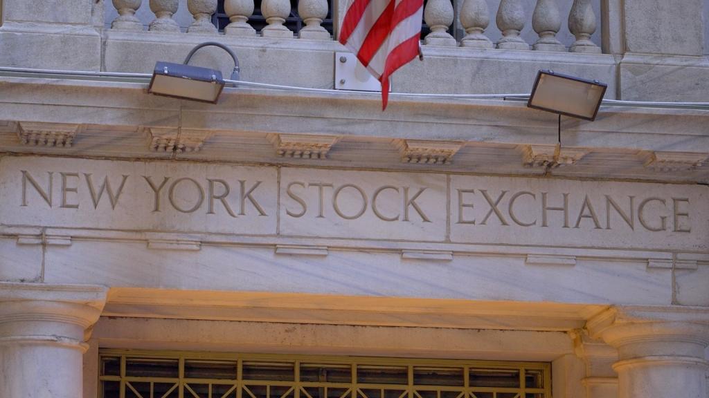 Stocks Settle Mixed as AI Angst Offsets Easing Geopolitical Tensions